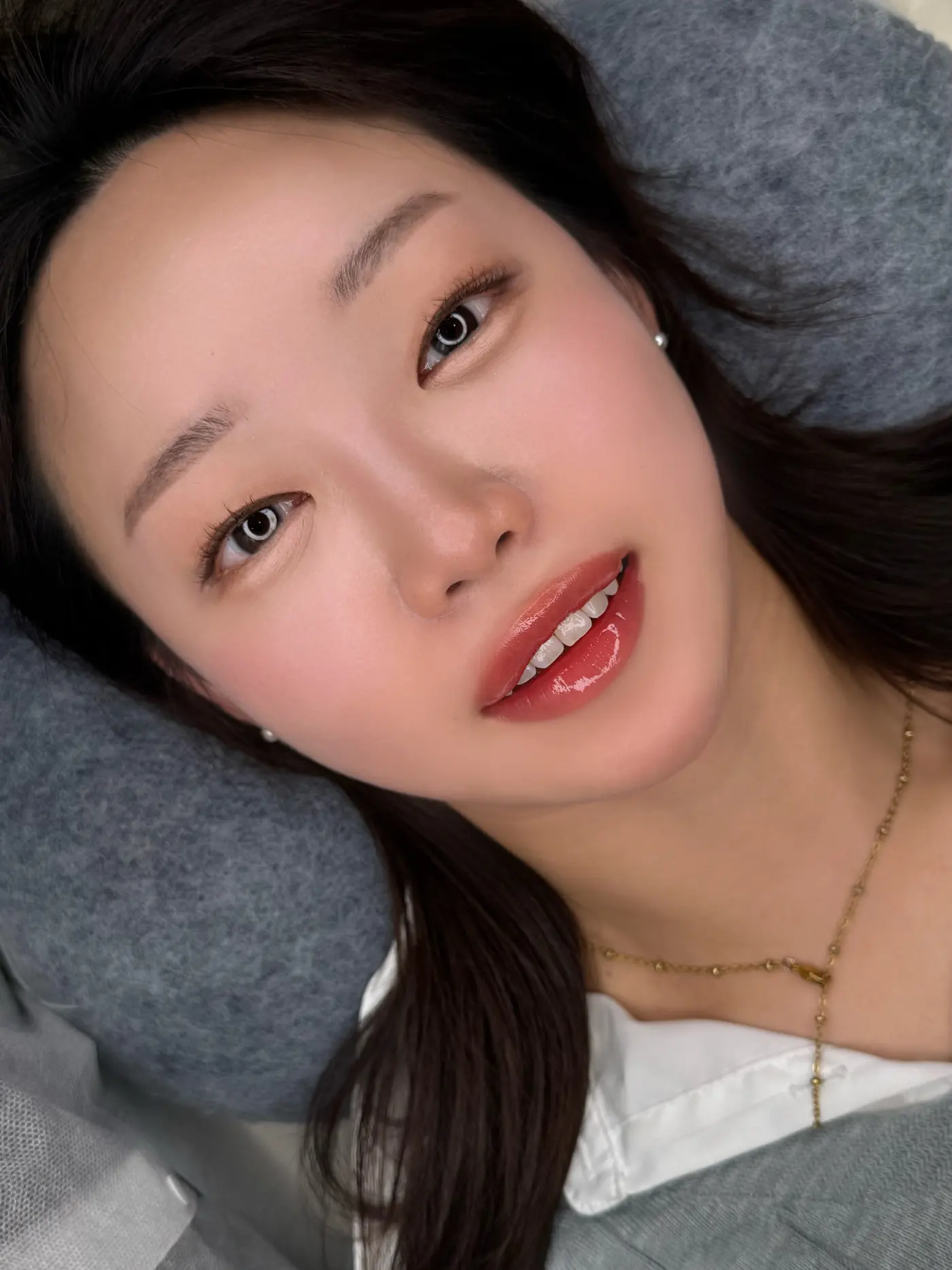 시술 후 자연스러운 립 컬러가 자리 잡은 고객 사진